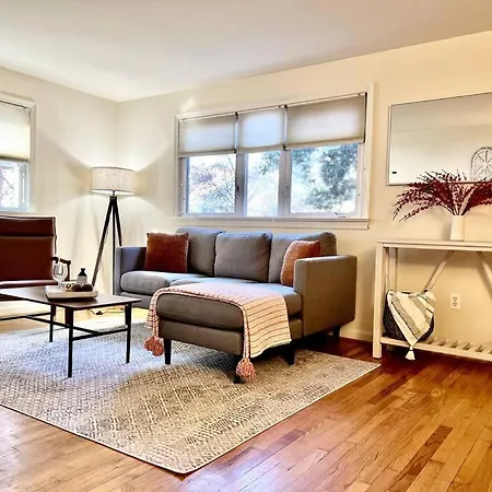 New 3 Brd Modern Urban Gateway Apartment